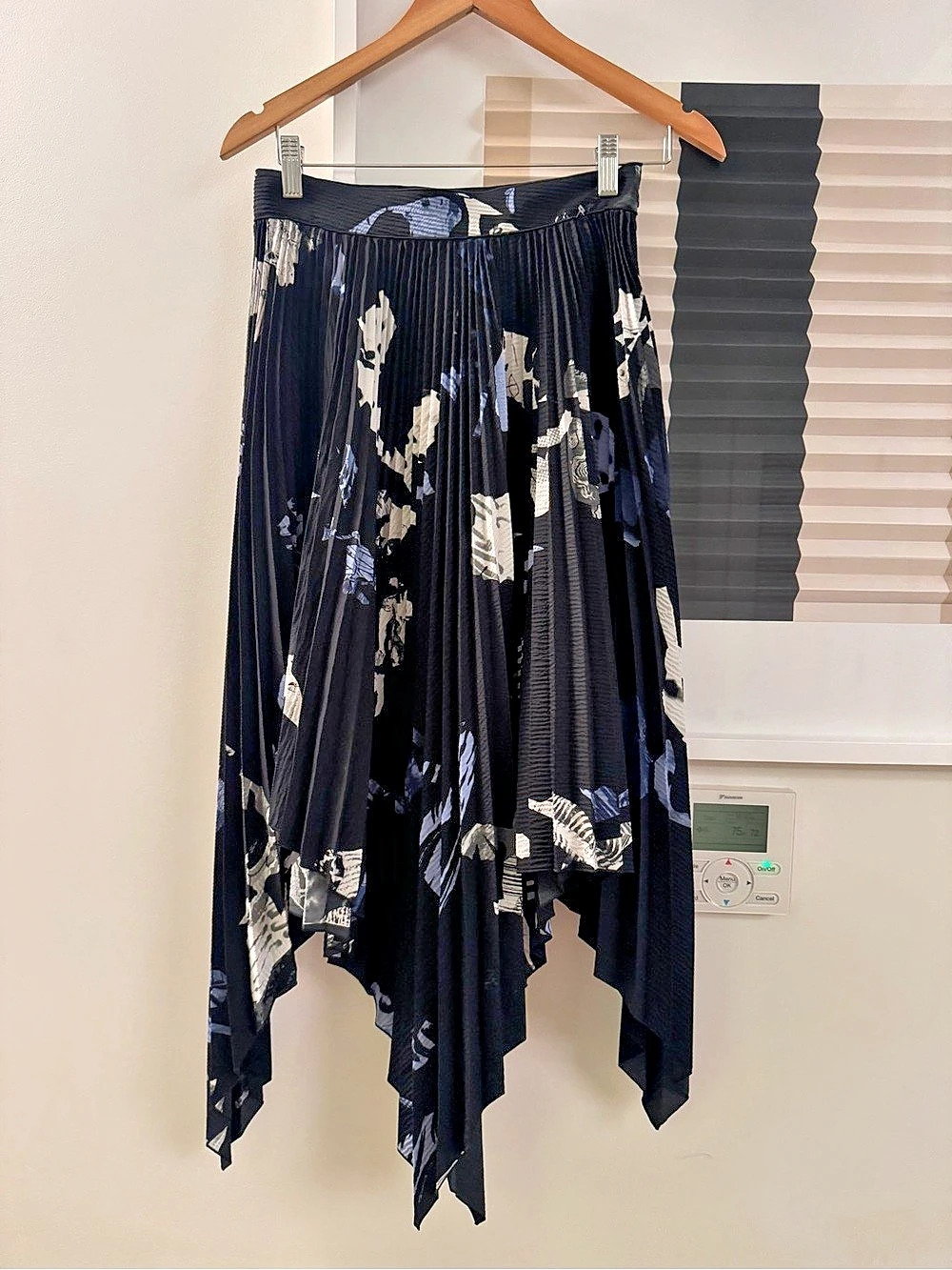 Proenza Schouler Floral Skirt in Black & Blue Size 2 Like New
